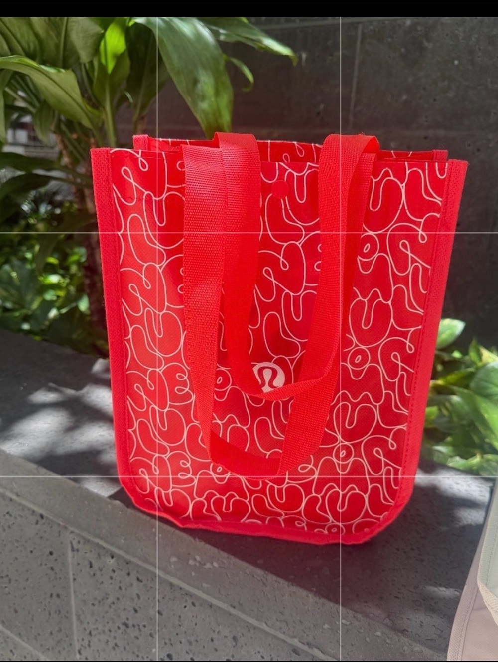 lululemon Base Pace HR Tight 25” dark Red size 8 & free tote - Picture 10 of 10